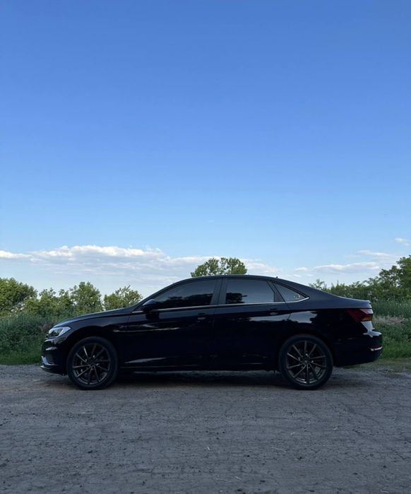 Оренда авто Volkswagen Jetta 2700 неділя