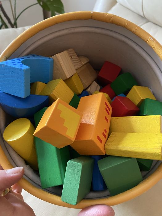 Klocki drewniane duze wiaderko  i pladtikowe