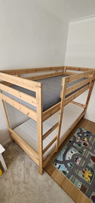 Beliche com 2 colchões em bom estado