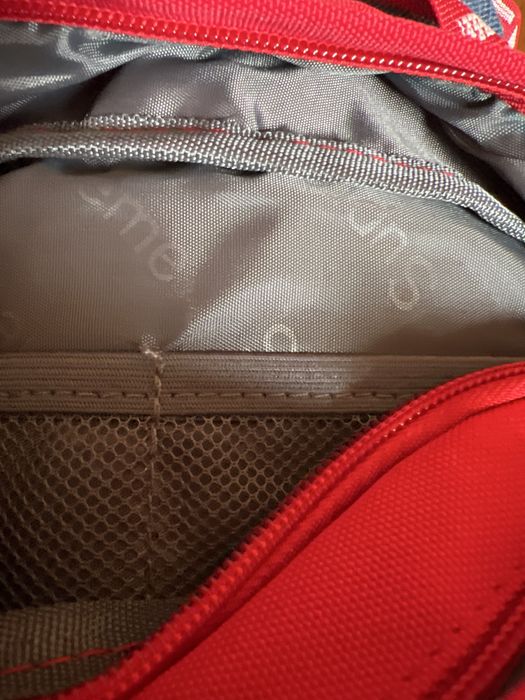 Sprzedam saszetkę, nerkę firmy SUPREMĘ  kolor czerwony.