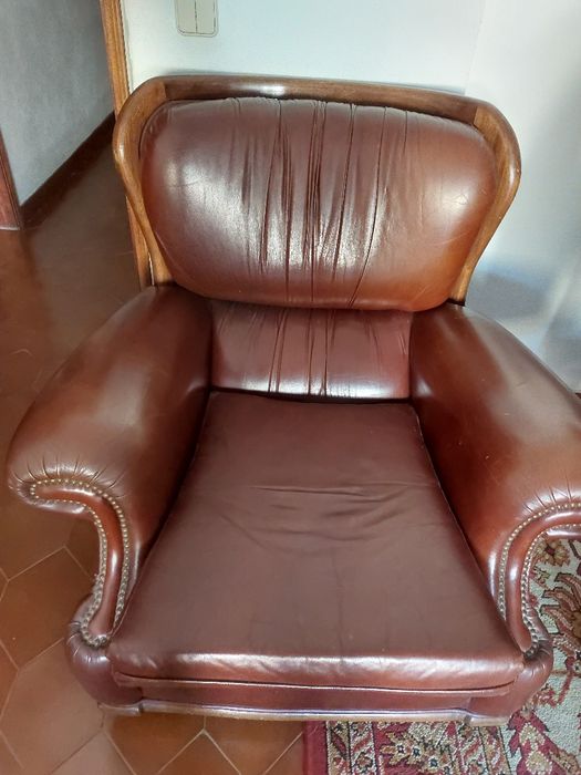 Conjunto 1 sofá, 2 poltronas, de pele