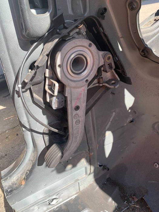 Педаль стояночного тормоза на Mercedes