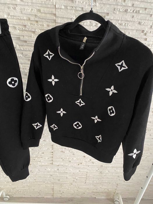 Mięsisty dresik czarny set z printem sportowy set M