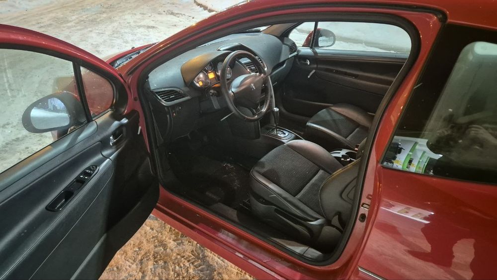 Продам свою крихітку у шикарному червоному кольорі