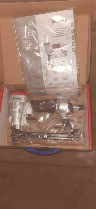 Степлер пневматический.