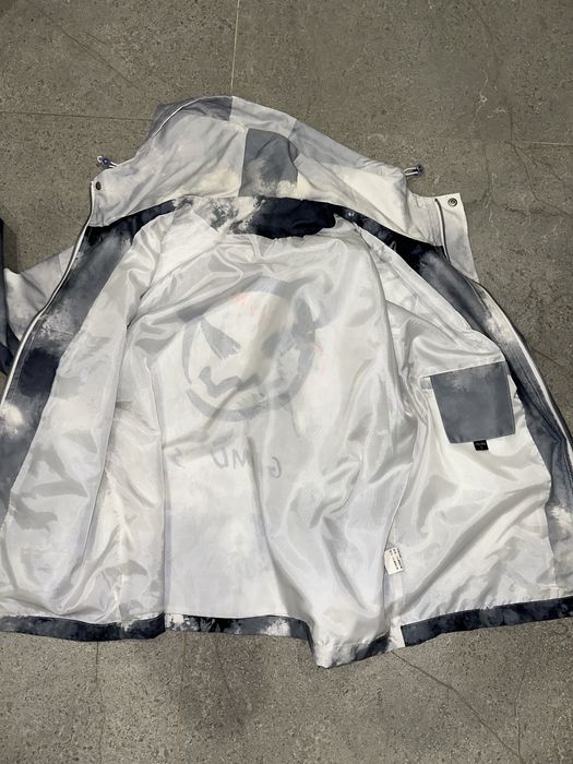 Продам вітровку. L розміру. Два рази одягалась.