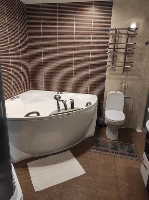 Центр, вул. Соборності, 50, 3-и кімн. квартира.