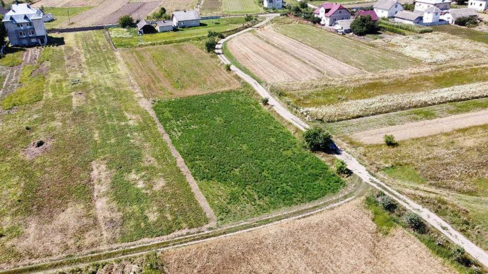 Продаж земельної ділянки 21 сотка Братківці під будівництво, світло, асфальт, будинки