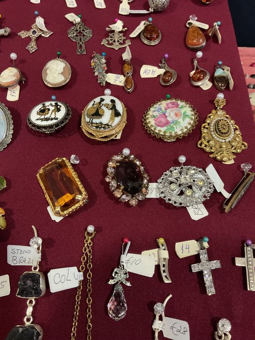 Broches pendentes fios colares anéis prata 925