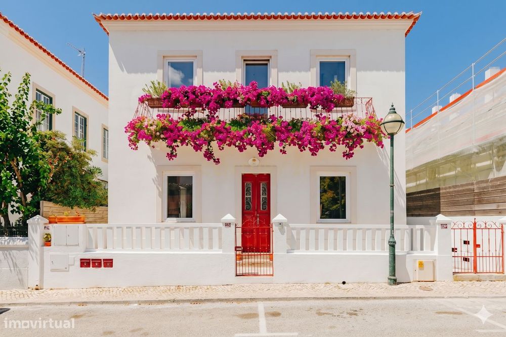 Charming Villa with High Rental Yield in Parede