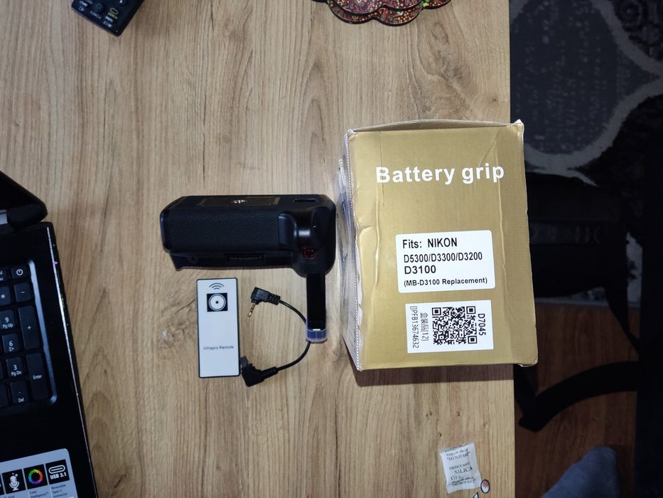 Grip Nikon D 3300 + 1 x EN-EL14 , battery grip