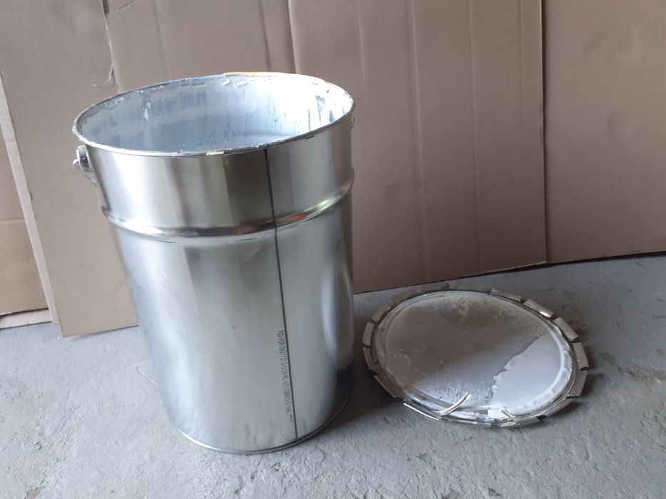 Metalowe wiadra po farbie 30 l z pokrywą transport