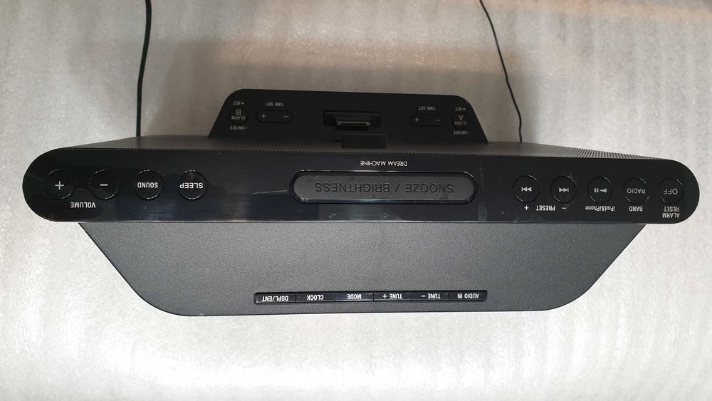 Приемник Sony ICF-DS15iP AM, FM стерео, iPod, AUX, часы, будильник, докстанция