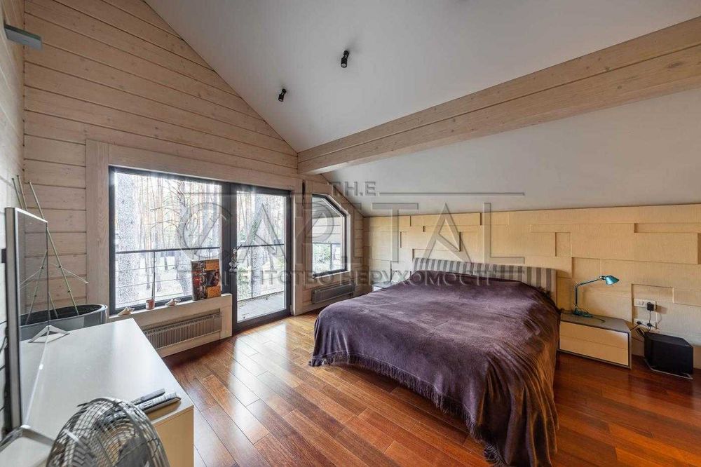 Оренда будинку з генератором, Буча