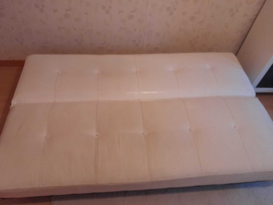 Sofá branco pérola