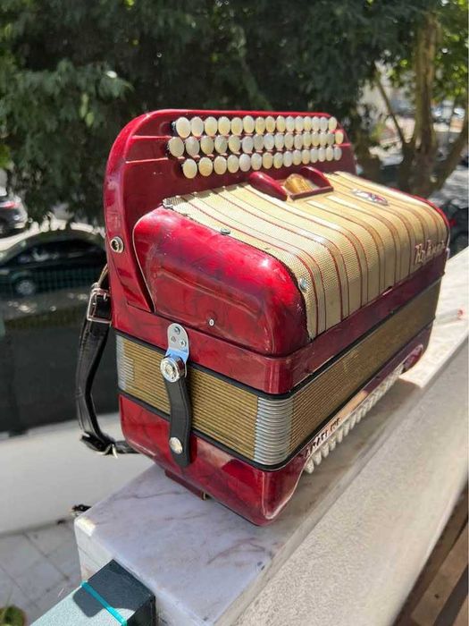 Acordeão Hohner Amati IIB  à 2a voz com três filas - pronto a tocar - correias novas