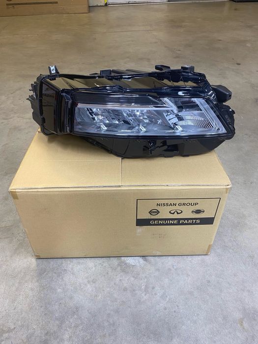 Nissan X-Trail T33 - Фара основна R сторона-оригінал Європа