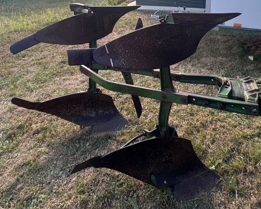 Плуг John Deere двохкорпусний