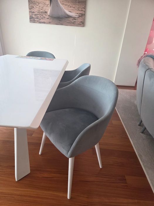 Sofá + mesa+cadeiras