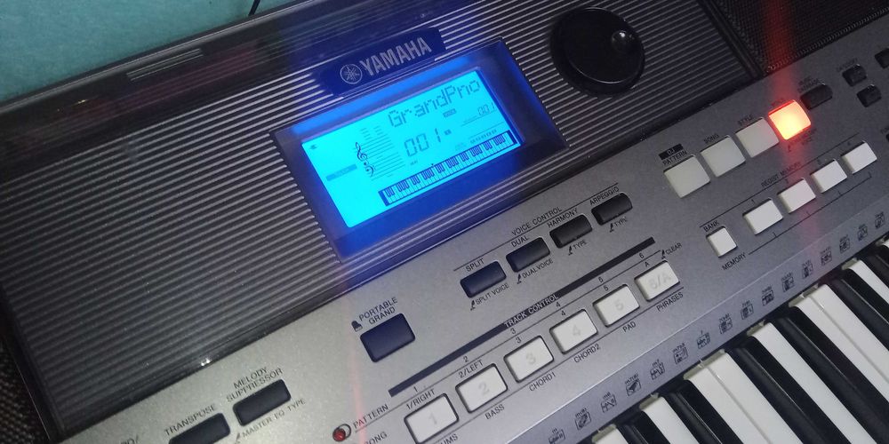 Синтезатор Yamaha PSR-E443 + відео перевірки роботи