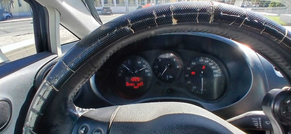 Carro Seat Leon 2008 5 portas preto a diesel 1.9 TDI