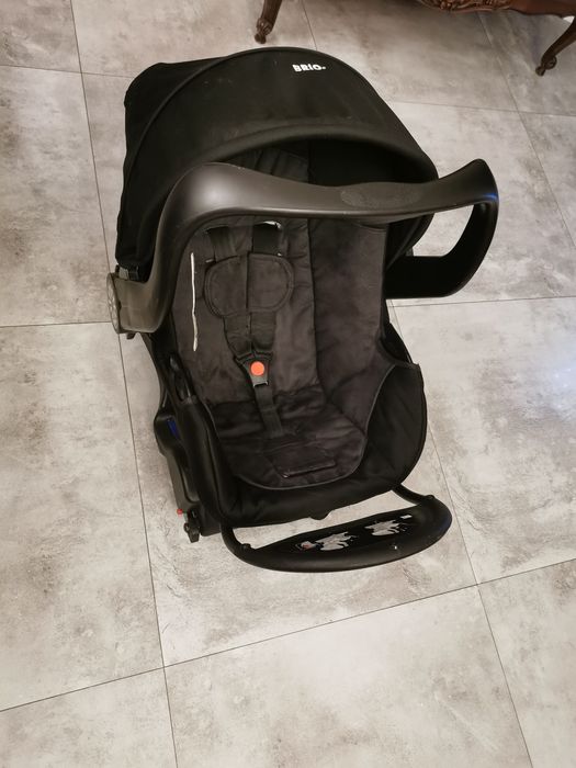 Fotelik samochodowy z bazą iso-fix. BRIO