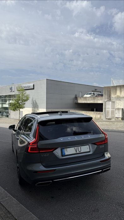 Volvo V60 D4 Inscription Auto 190cv Nacional | Teto panorâmico de abrir |  C/ Histórico