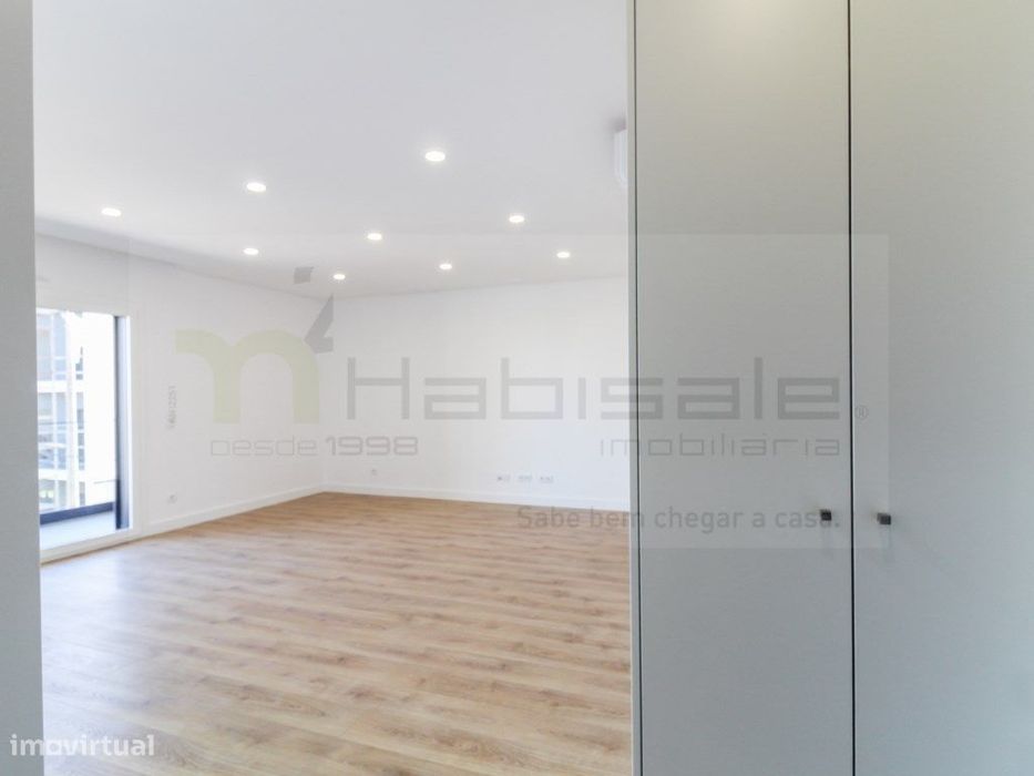 Apartamento T3 com varanda e barbecue | Paradela, Santo António dos...