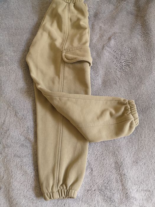 Spodenki granatowe z h&m i blado zielone z Zary.