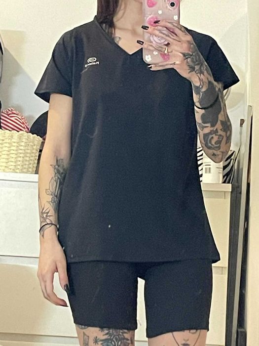 Top desportivo pouco uso preto.