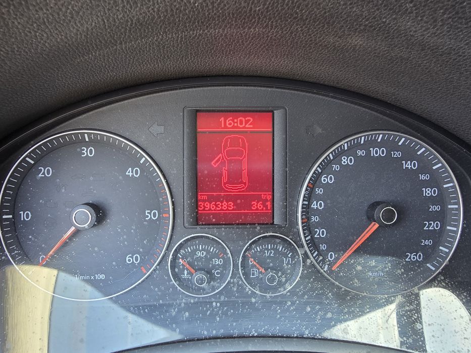 VW Golf V Bluemotion 105 cv em bom estado