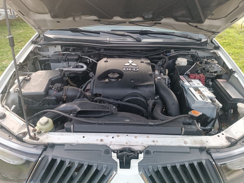 Mitsubishi L200 4x4 2010 Documentos alemães.