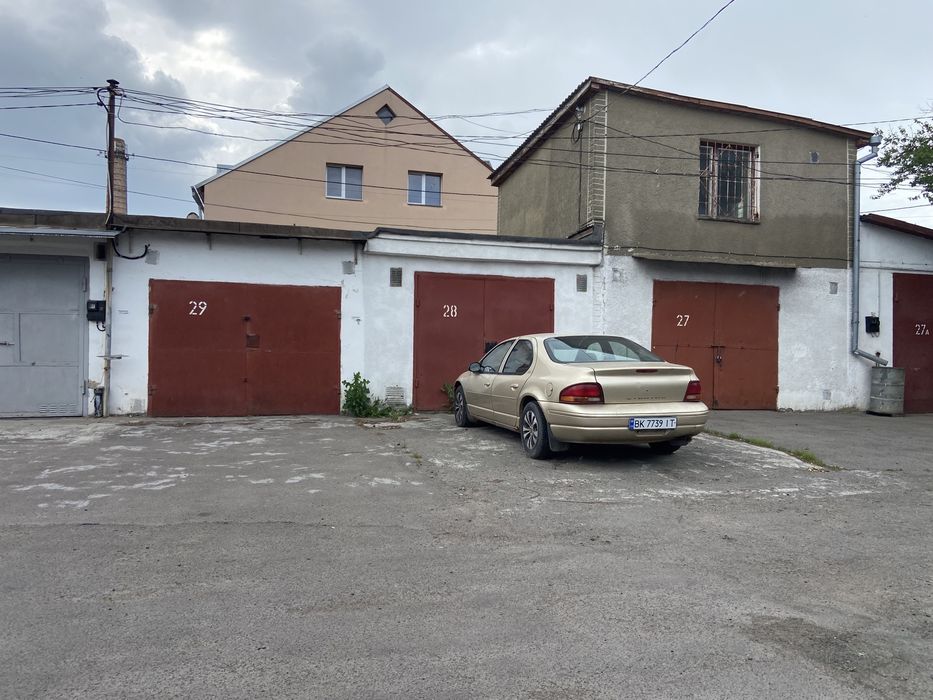 Продам 2 гаражі коператив Полумʼя по вулиці Назара Небожинського.