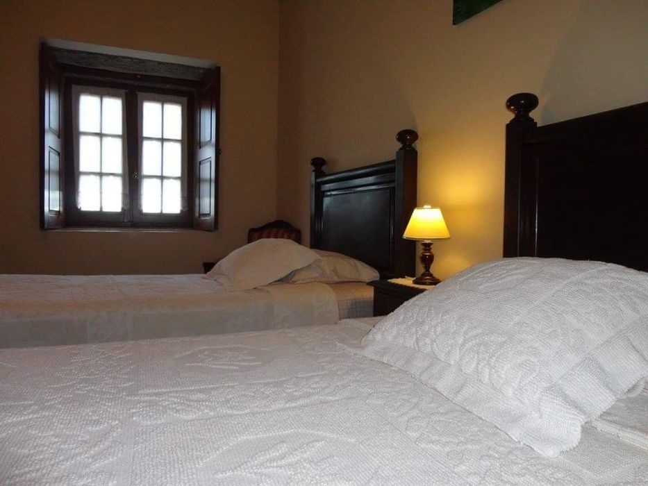 Turismo Rural no Minho, quinta com 8 quartos, piscinas e ténis em 10 m