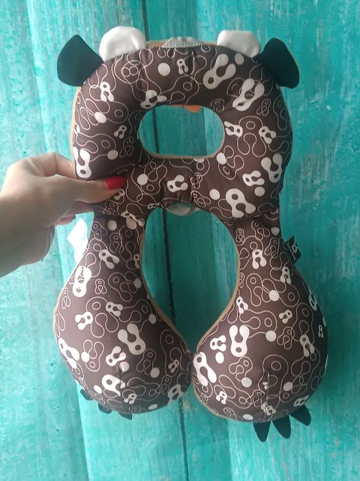 Брендовая подушка - подголовник для путешествий