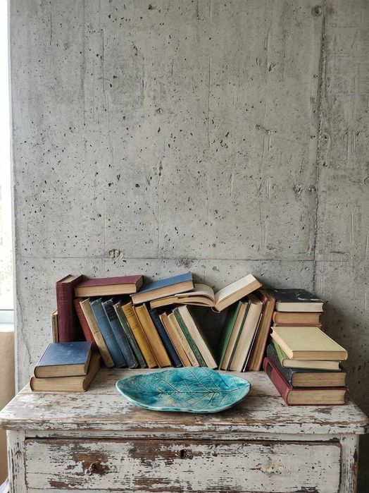 Unikatowy talerz ceramiczny w kształcie liścia – Rękodzieło