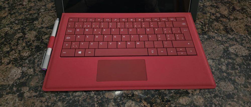 Microsoft Surface 3 Pro + Docking Station + Stylus Pen