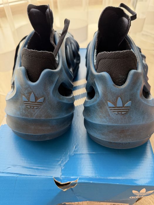 Кросівки Adidas COS fomQUAKE