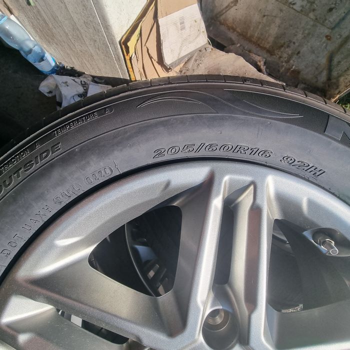 Шини 205/60R16 92H Nexen NFera Su1, літо