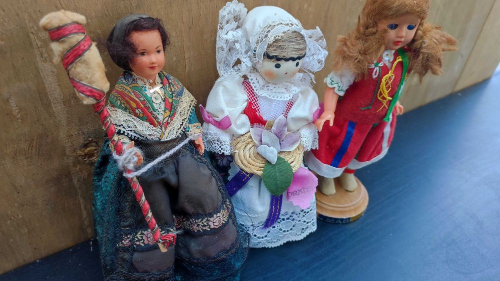 Bonecas com trajes típicos