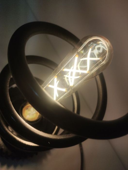 Lampka sprężyna z części samochodowych. Nowoczesny design! Loft