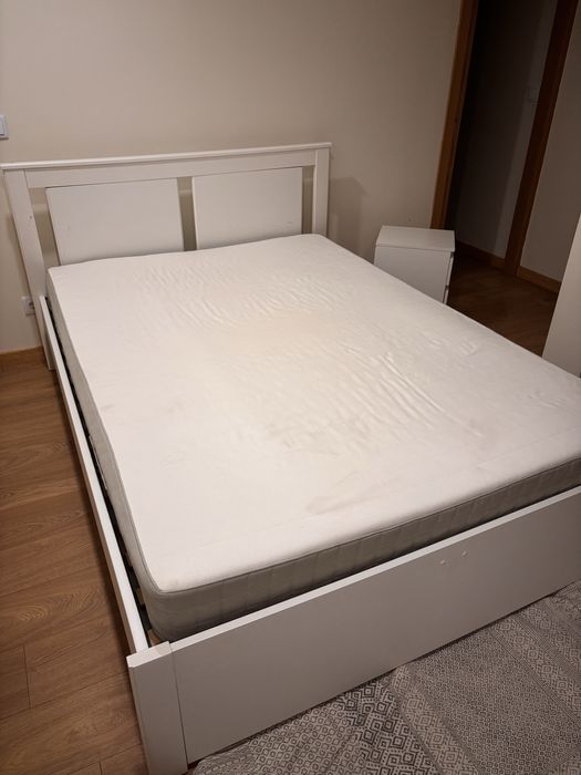 Cama casal ikea
