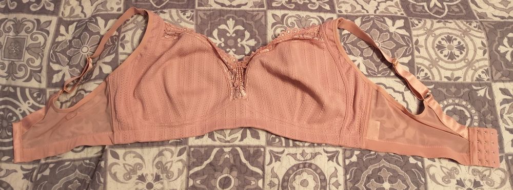 Nowy biustonosz pudrowy róż 110F