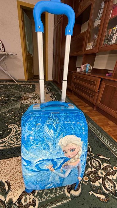 Продам детский чемодан