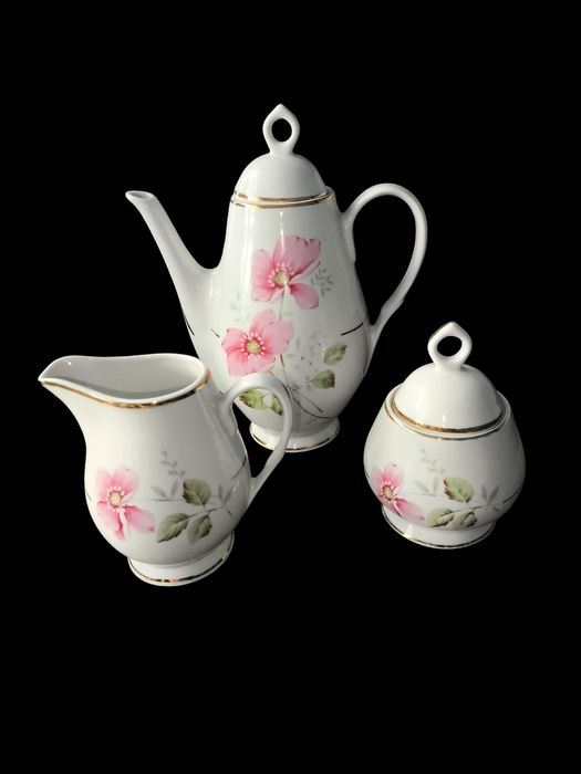 Three-Piece Dishware Set426133829389527040