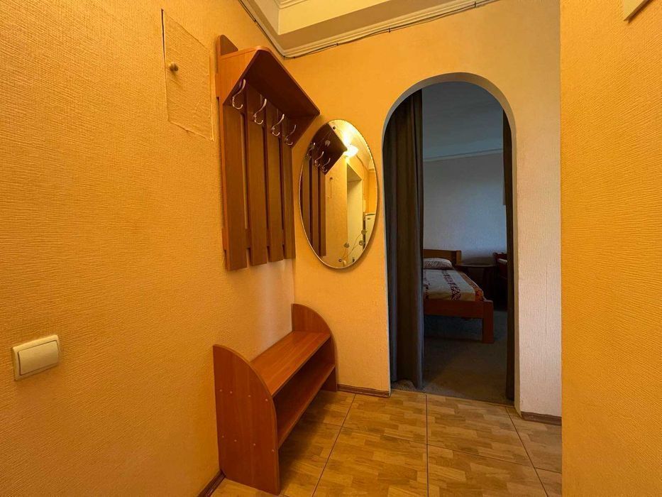 1к Бульвар Лесі Українки 28 метро Печерська 3 хв Подобово Погодинно