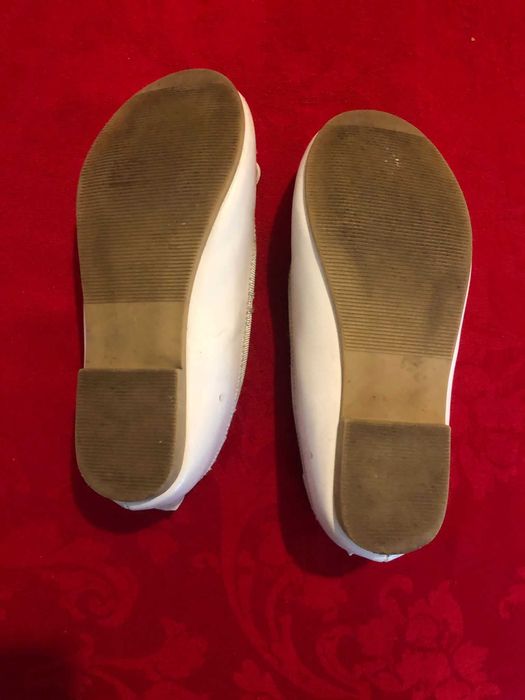 Sapatos rasos brancos H&M de menina tamanho 26