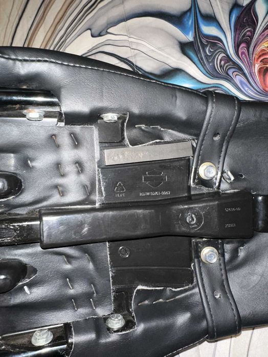 Banco Pendura Harley Davidson com support para Street Bob