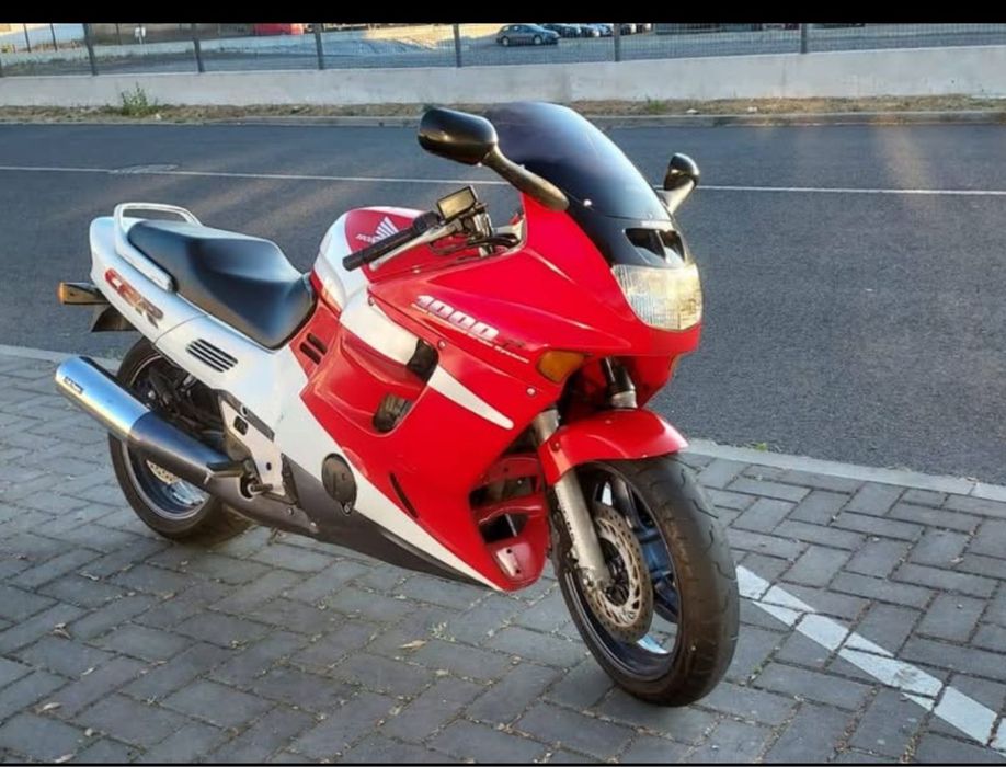 Cbr 1000f  troca ou venda