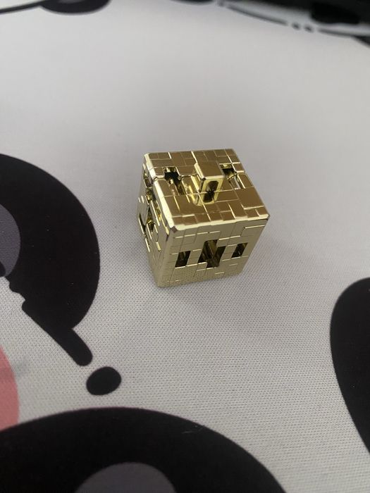 Кіндер майнкрафт золотий куб та голубий